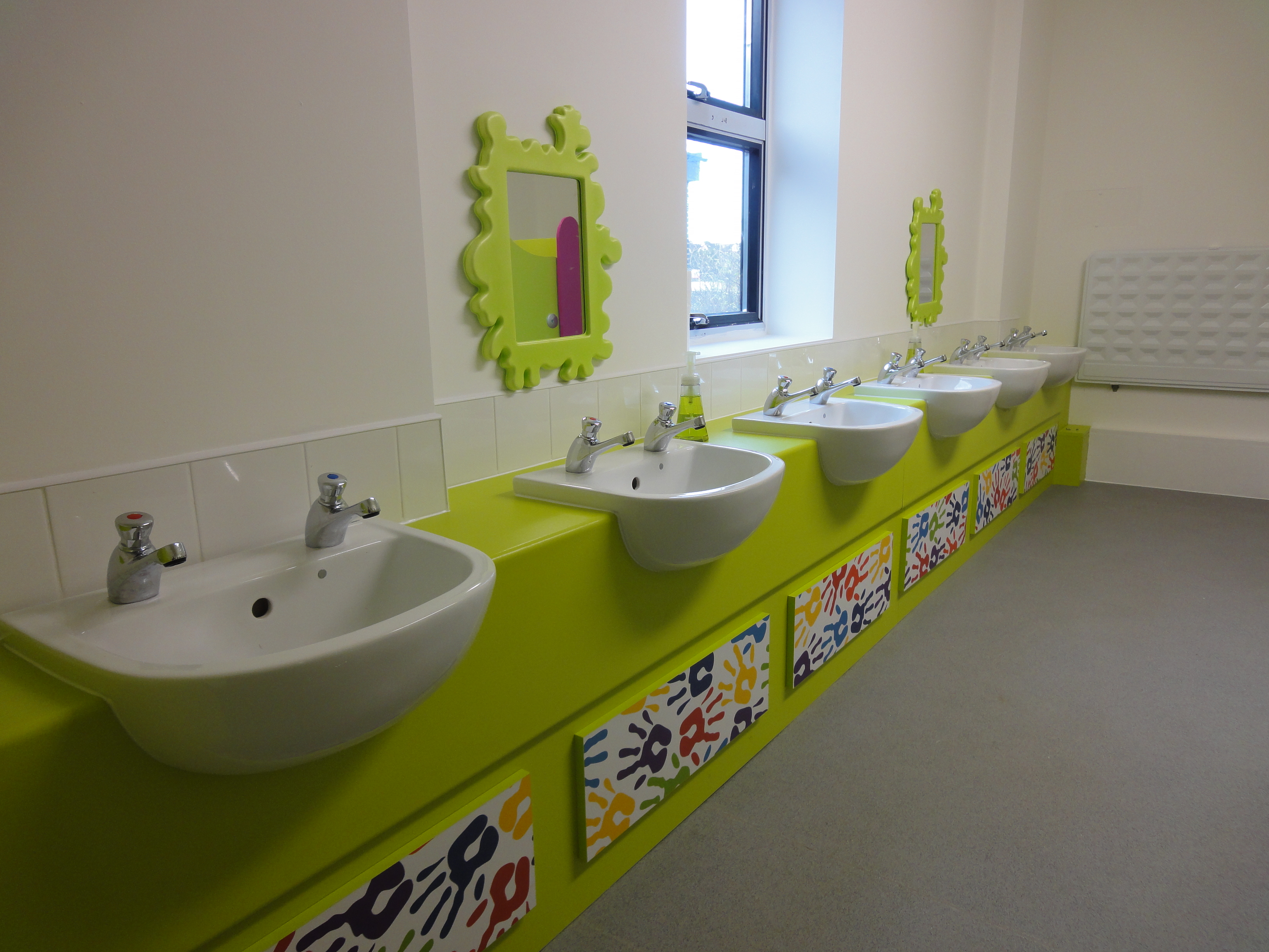 Les éviers pour pour enfants à la chouette school de Londres